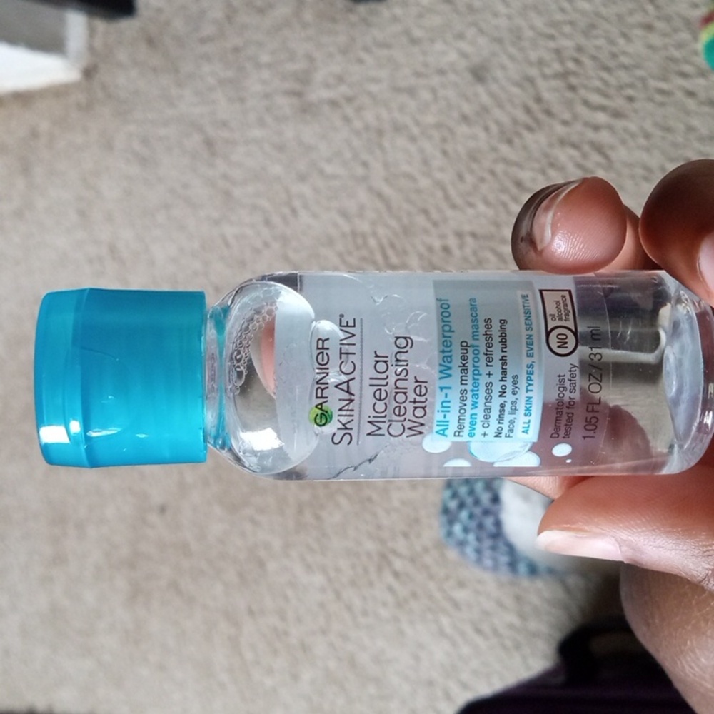 Garnier (All In One) Makeup cleaner